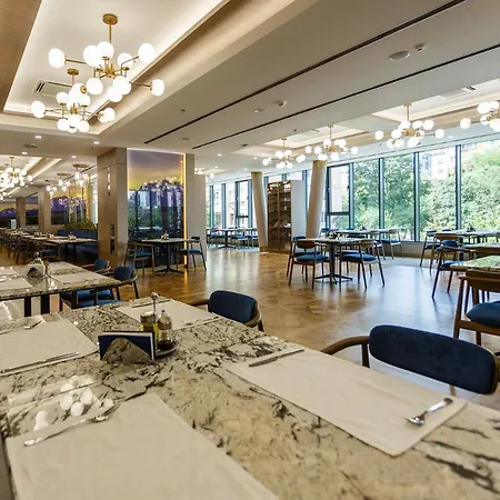 East Plaza מלון 5*