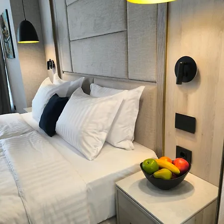 East Plaza Hotel 5*
