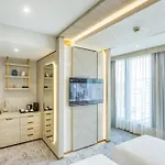 Хотел East Plaza 5*