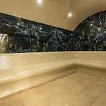 Хотел East Plaza