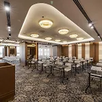 Хотел East Plaza