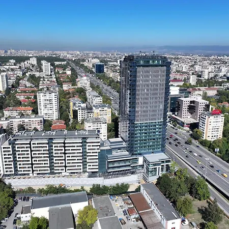 Хотел East Plaza