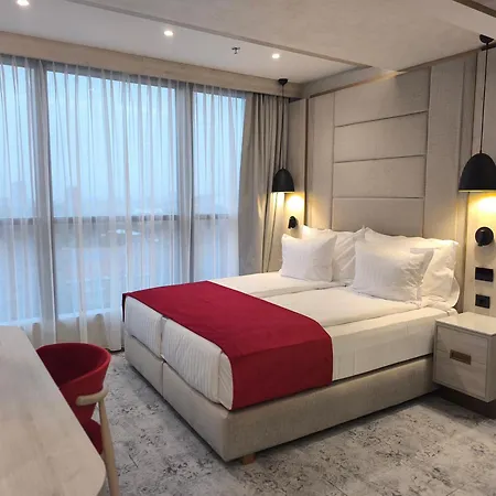 East Plaza 5*