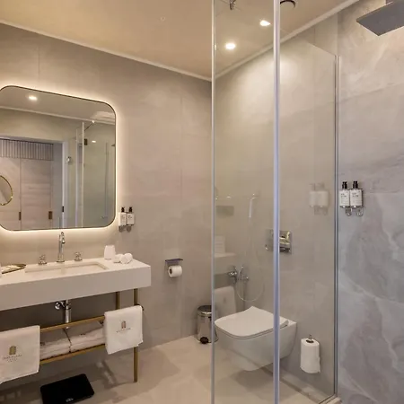 East Plaza Hotel 5*