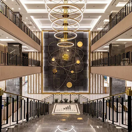 Хотел East Plaza