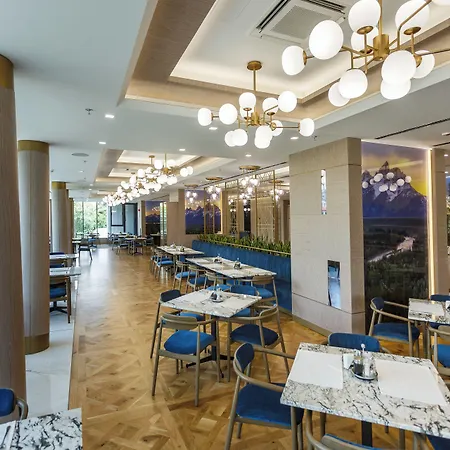 Szálloda East Plaza 5*