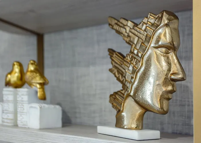 Отель East Plaza