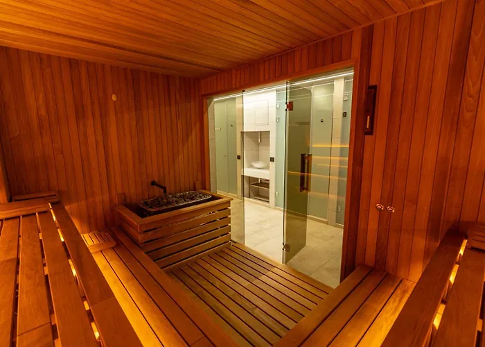 Отель East Plaza 5*