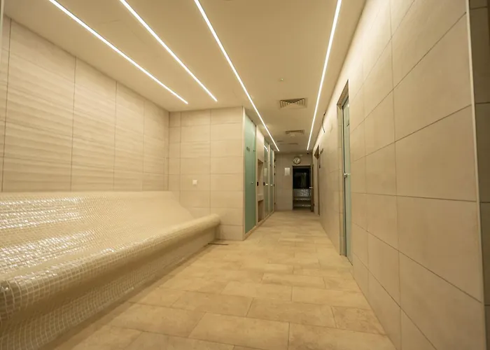 Отель East Plaza