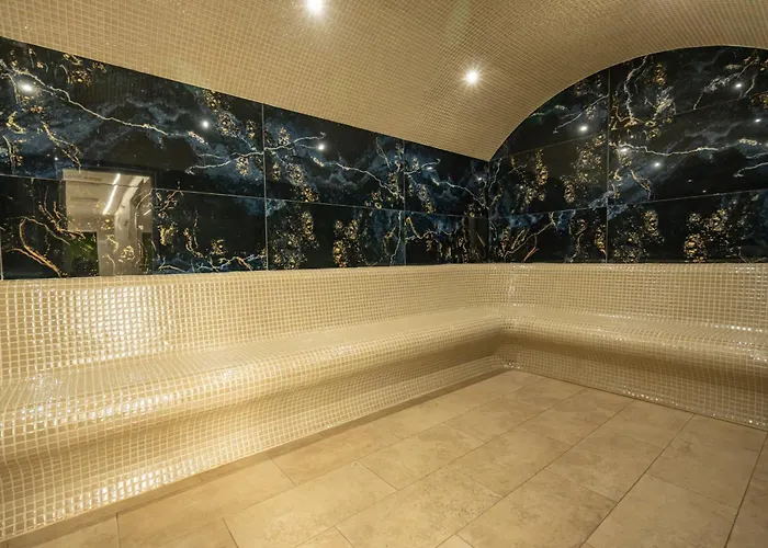 Отель East Plaza