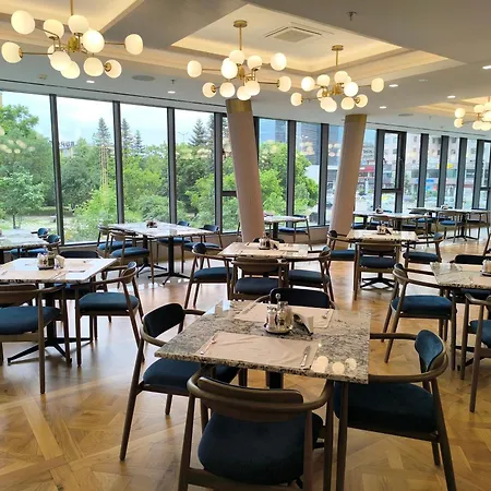 מלון East Plaza