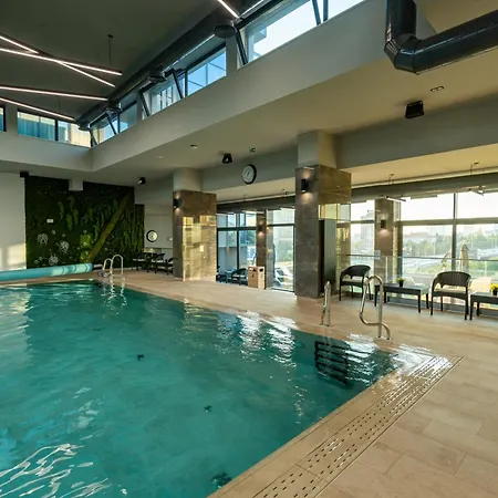 East Plaza Hotel 5*