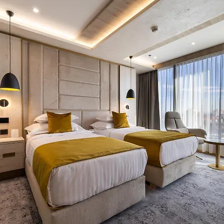 East Plaza Hotel 5*